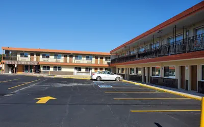 Econo Lodge Inn & Suites Mason City - Clear Lake