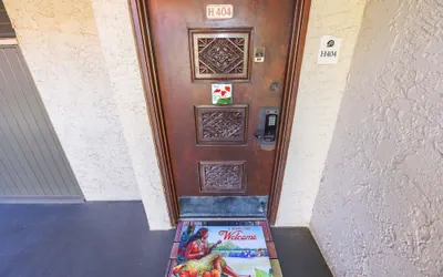 Papakea H404 3 Bedroom Condo by RedAwning