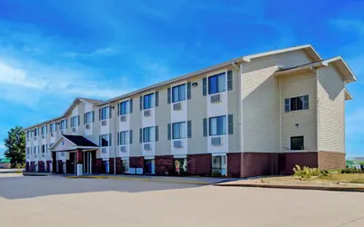 Capital O Amerihost Inn and Suites Kingdom City Hwy 54 MO