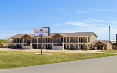 Eagle's Den Suites Cotulla a Travelodge by Wyndham