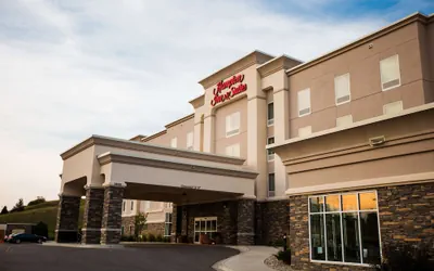Hampton Inn & Suites Minot Airport