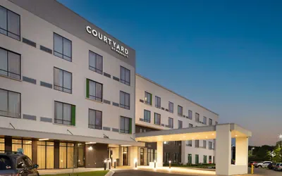 Courtyard by Marriott Memphis East/Galleria