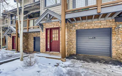 Premiere 2br Townhome - Shuttle To Slopes. Kids Ski Free! 2 Bedroom Condo by RedAwning