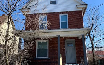 The Southside Villa - With Private Yard & Parking, Near Falls & Casino by Niagara Hospitality