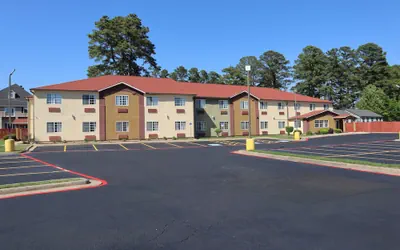 HomeTown Inn & Suites