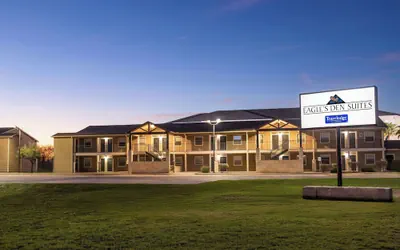 Eagle's Den Suites Kenedy a Travelodge by Wyndham