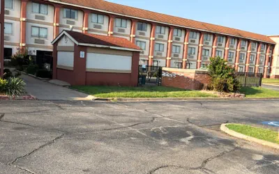 Broadway Inn & Suites OKC