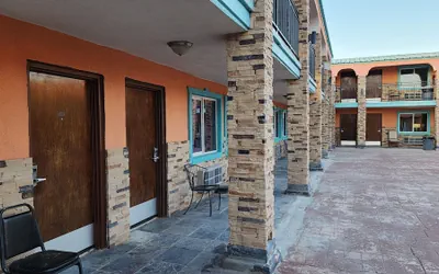 B&J Hotel and Apartment