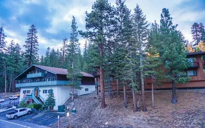 St. Anton Street View 2-bedroom Condo w/ Full Kitchen