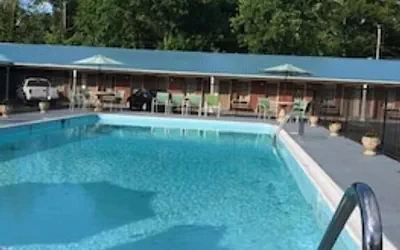 Merrimac Inn & Suites