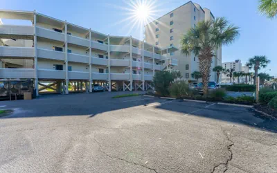 Ocean Pier Beach-view Condos