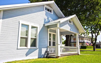 Peach Tree Inn & Suites