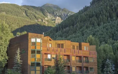 Ice House Suites and Condominiums