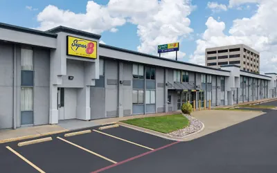 Super 8 by Wyndham Fort Worth Entertainment District