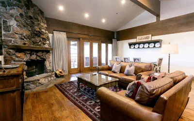 Bald Eagle Two Bedroom 2 Apartment Hotel by RedAwning