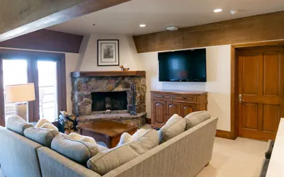 Luxury One Bedroom with Hot Tub 1 Apartment Hotel by RedAwning