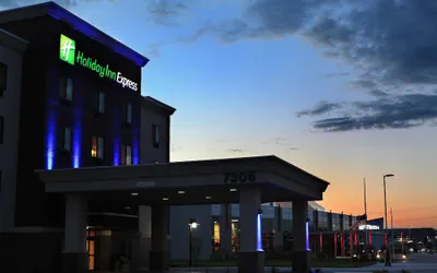Holiday Inn Express & Suites Omaha South - Ralston Arena by IHG