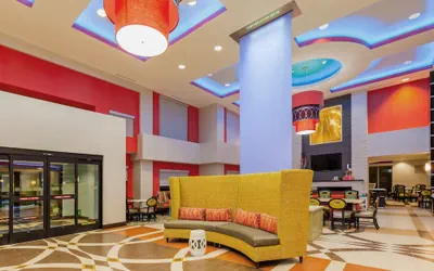Holiday Inn Express & Suites Eureka by IHG