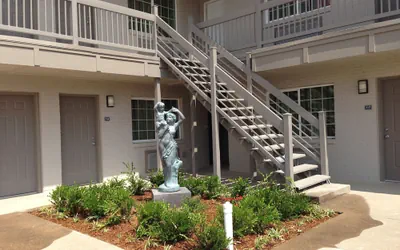 Romantic Inn & Suites