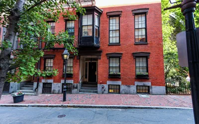 Maverick Suites at 40 Temple St