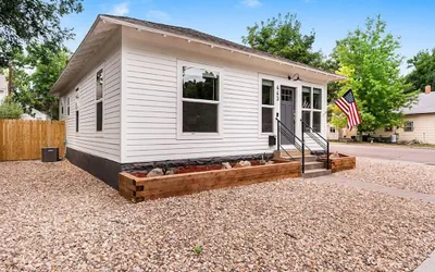 Cozy Chic Home in Downtown Loveland!