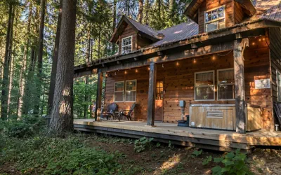Chipmunk Lodge 2 Bedroom Home by NW Comfy Cabins by RedAwning