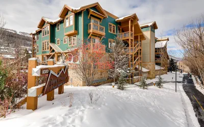 Town Pointe B304 4 Bedroom Condo by RedAwning