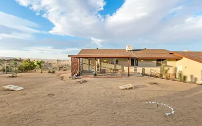 High View Haven - Hot Tub, Fire Pit & Bbq In Joshua Tree! 4 Bedroom Home by RedAwning