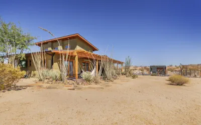 Moonview Modern Hot Tub, Bbq & Private Pool 2 Bedroom Home by RedAwning