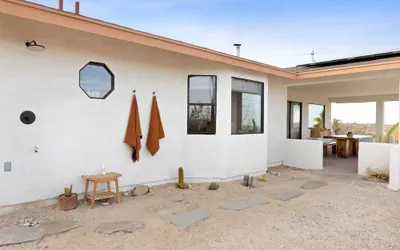 Terracasa - Hot Tub, Fire Pit, Outdoor Shower & Endless Views 2 Bedroom Home by RedAwning