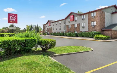 Red Roof PLUS+ Belleville