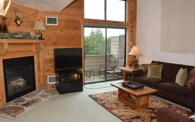 Seven Springs Sunridge 1 BR Loft Deluxe Condo, Ski-In/Out by RedAwning