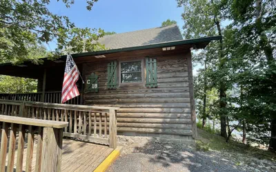 Lake view two bedroom, two bath loft, log-sided cottage with private hot tub overlooking Lake Ouachita. by RedAwning