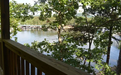 Lake view two bedroom, two bath log-sided, luxury Harbor North loft cottage with hot tub overlooking Lake Ouachita. by RedAwning