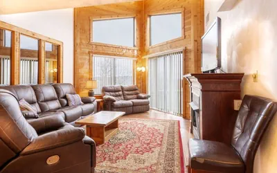 Seven Springs Stoneridge 3 BR Loft Standard Condo, Pet Friendly! by RedAwning