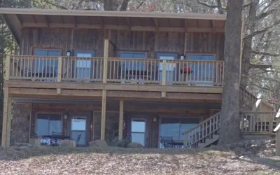 Lake View Queen Guest Room With Two Queens, Sleeper Sofa And Deck Overlooking Lake Ouachita. 1 Bedroom Hotel Room by RedAwning