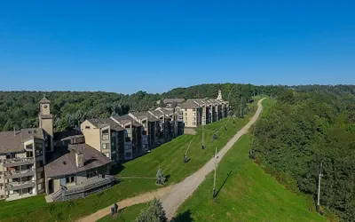 Seven Springs 3 BR Loft Condo, Walk to Slopes! by RedAwning