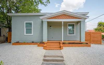 Cozy and Lovely 2BR 2BA Apt A Near Lively Downtown