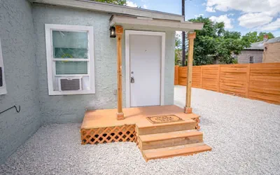 Cozy and Lovely 2BR 1BA Apt B Near Lively Downtown