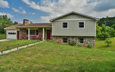 Aiken Rd - 6 BR - hot tub and game room