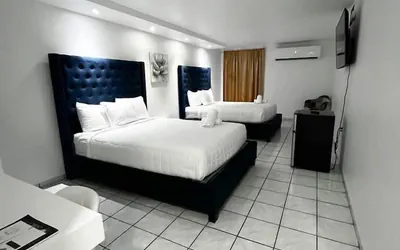 Douglas Highway Hotel