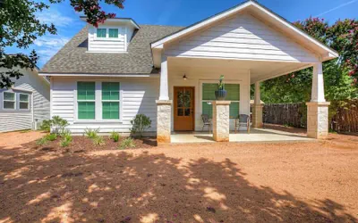 Stunning Home With Hot Tub - Walk to Main