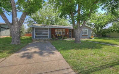 Luxury Mid Century Charmer Near Historic Main St
