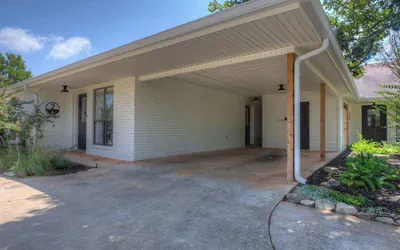 Wanderlust #2 Hot Tub Shared Outdoor Space