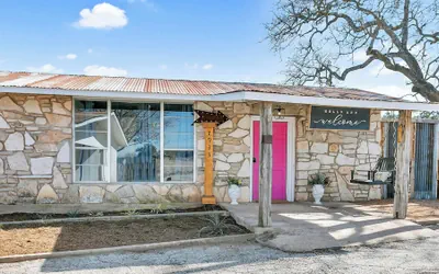 Coco Casita Hot Tub - 4 Miles to Downtown Fred