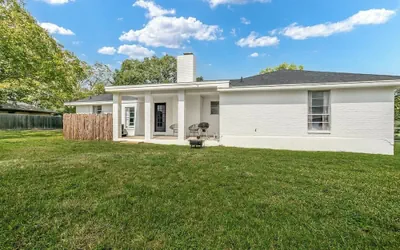 A Crystal Place Hot Tub 1 Blk off Main St!