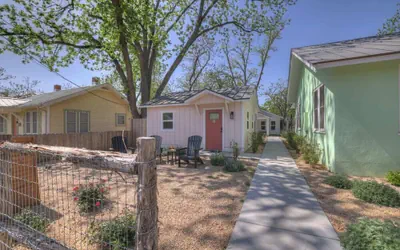 The Grove B Stylish Cottage - Walk to Main