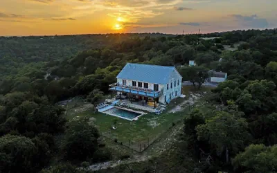 The Point Serene Hill Country Views With Pool & Hot Tub