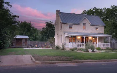 Texas Charm Texana - 15 min Walk to Main