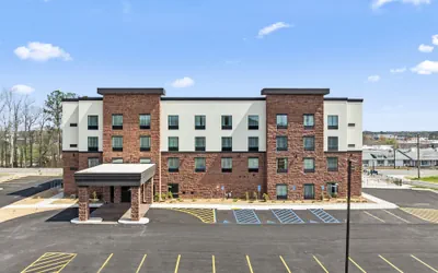 Cobblestone Hotel & Suites - Cullman